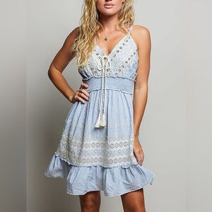 Light Denim V-Neck Sleeveless Cotton Dress Eyelet
Detail Smocked Waist